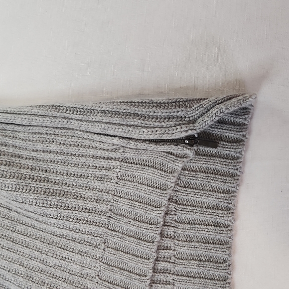 J.O.A. Los Angeles sleevless Cowlneck sweater. Size L - Picture 4 of 6